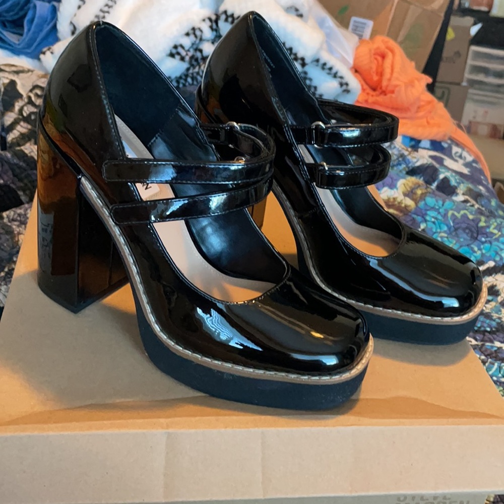 Steve Madden, Twice, Black Patent, chunky heal, Mary Jane, double Velcro strap
